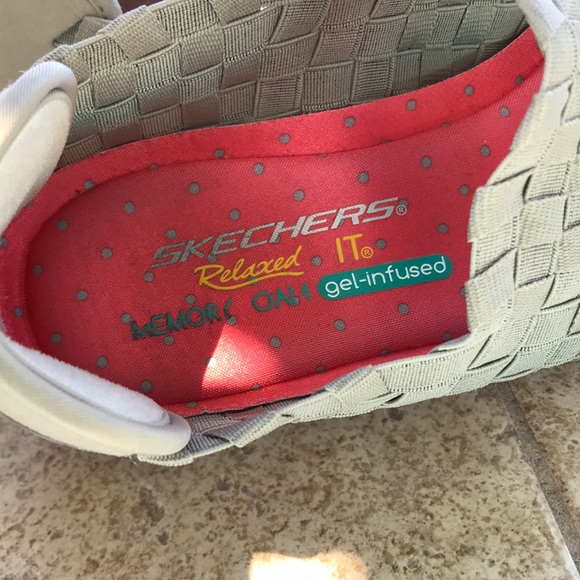 🌴🌴Skechers 🌴Relaxed Slip on Shoes - Picture 3 of 5